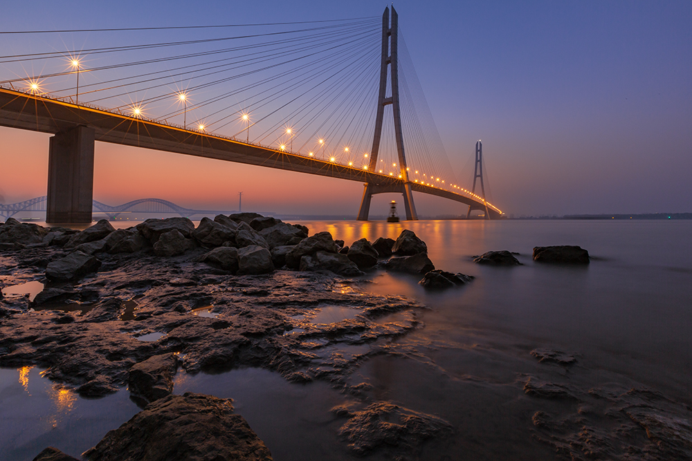 世界第一座弧线形钢塔斜拉桥 原来在这里