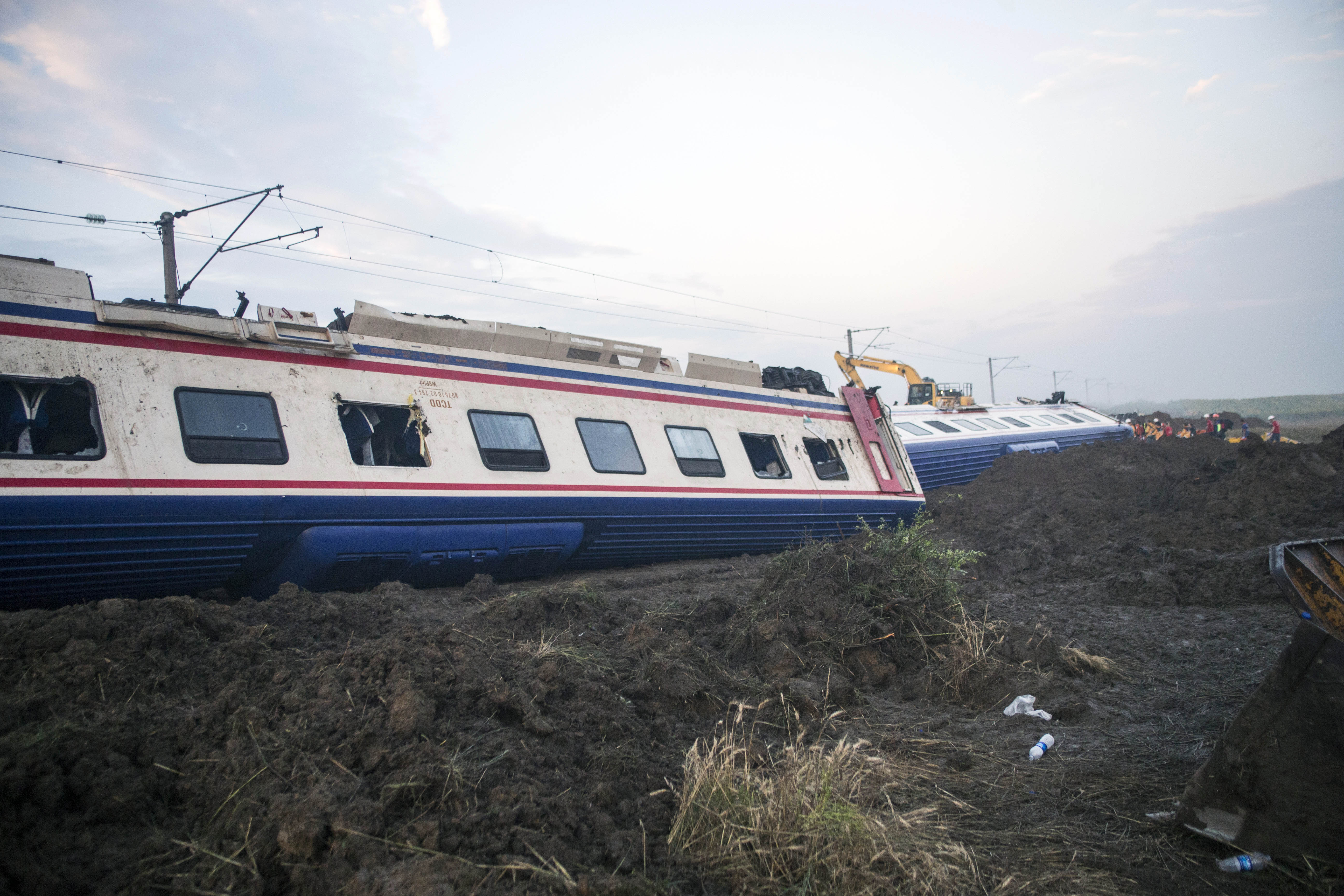 土耳其火车出轨事故死亡人数上升至24人(3)