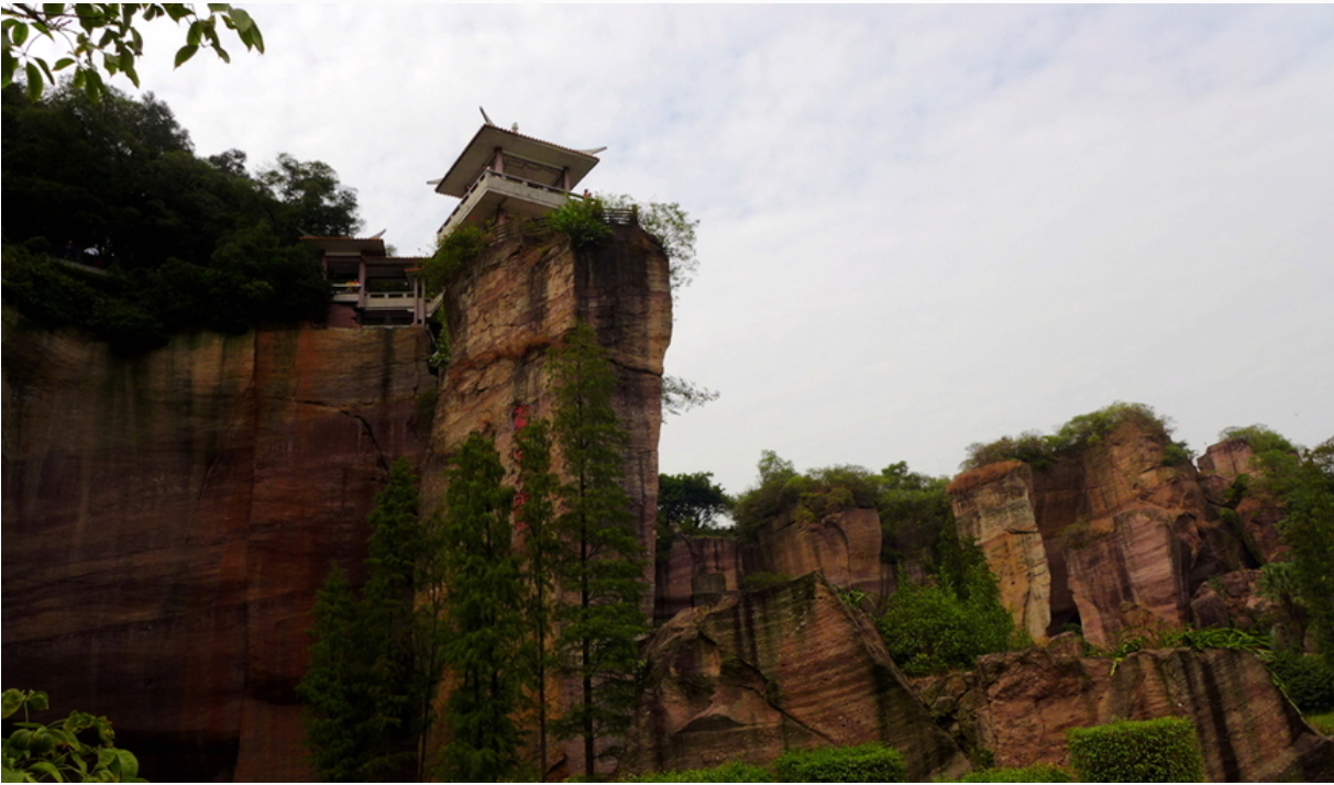 唐朝时是一座采石场,如今成为当地的文化象征,这座山