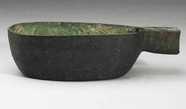 文物:图1为秦朝统一度量衡的秦量,图6疑似穿越的商铜太阳形器