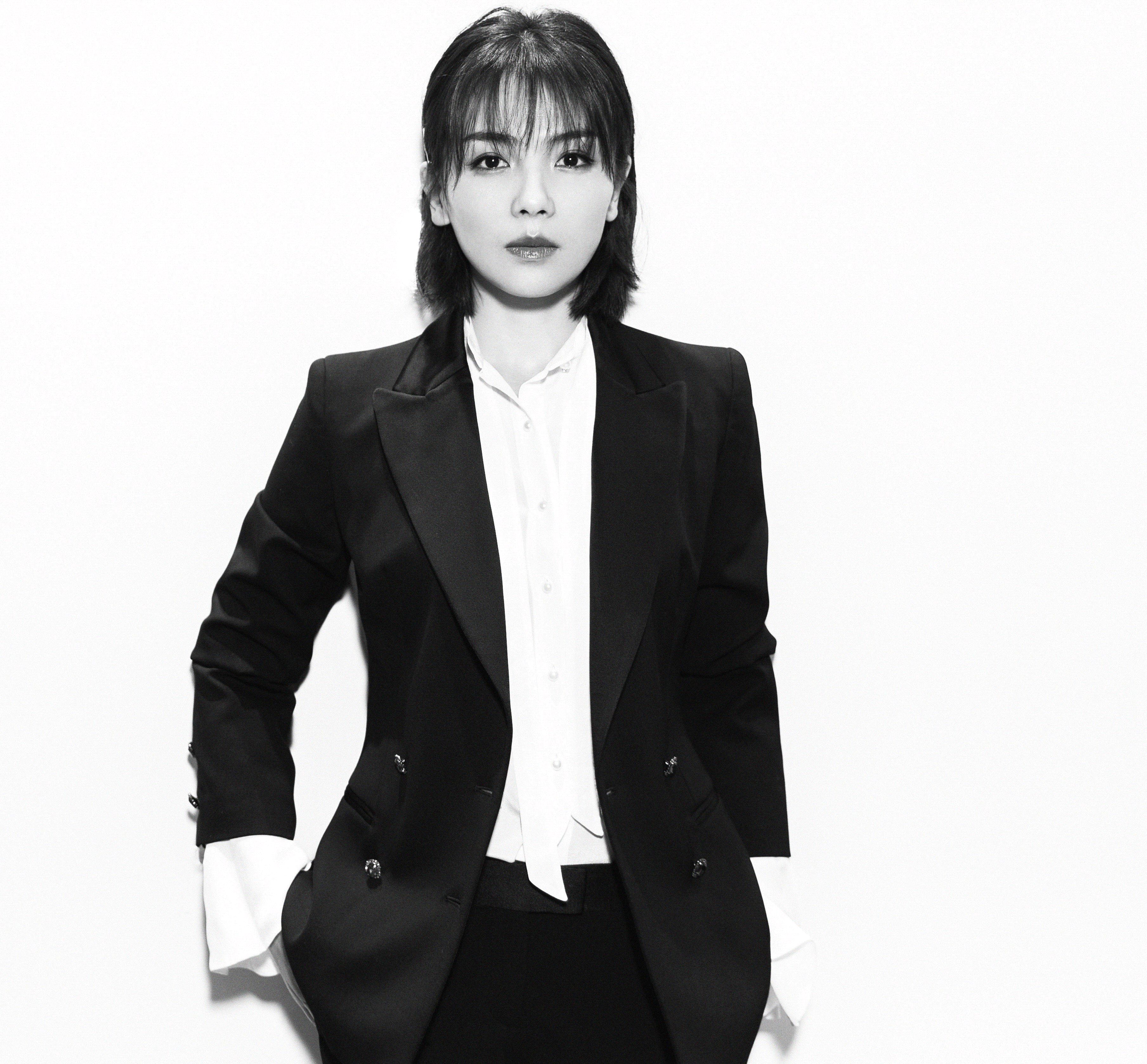 刘涛出席活动,黑白系的干练气息,仿佛又看到了安迪