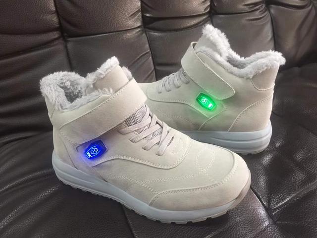 「商机」市场几乎看不到,石墨烯充电发热鞋不惧寒冷,热从足入