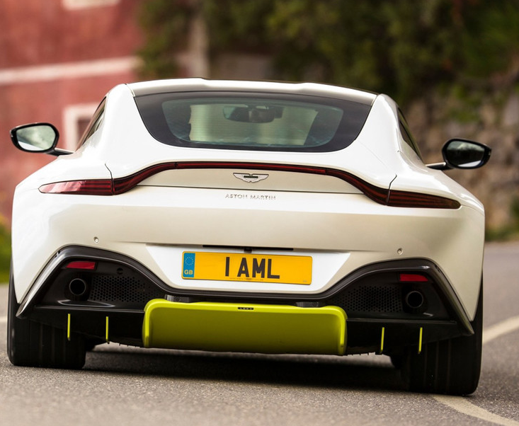 有颜值有动力的阿斯顿马丁v8vantage