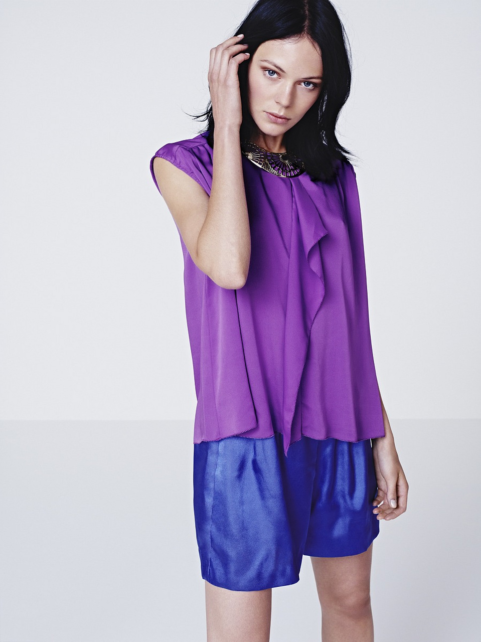 灰紫色是一种优雅神秘的颜色,适合现代简约和古典浪漫的装修风格.