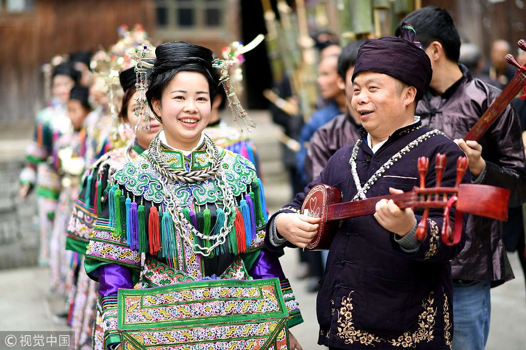 侗年大年初一  贵州黔东南群众盛装踩歌堂欢庆