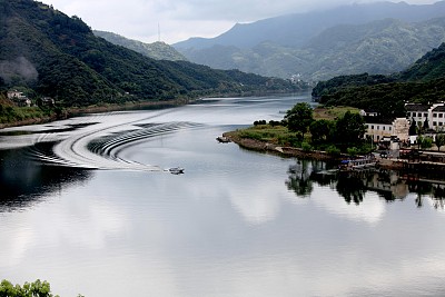 安徽黄山:新安江山水景美如画,真的太迷人了