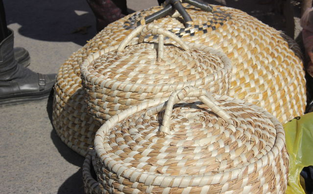 安徽大妈手工编织的馍篓子,在农村大集上卖火了,很多人都想要