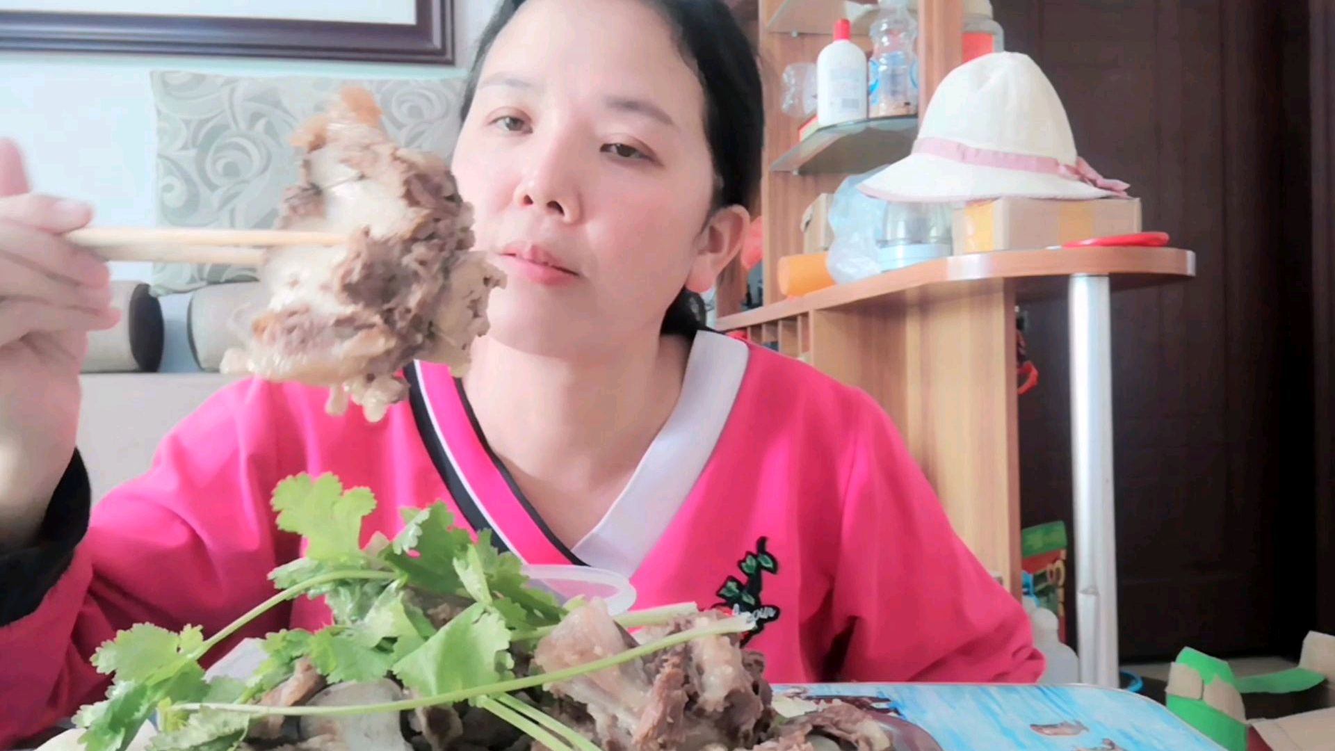 258买18斤牛骨头,清炖美龙骨尾巴,教程来喽,酱香味十足
