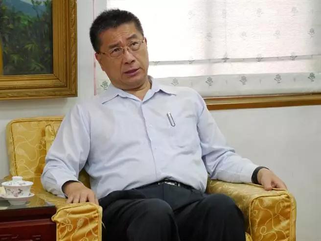 徐国勇谈"淹水感冒说"再度甩锅 网友讽:民进党都改姓"赖"吧