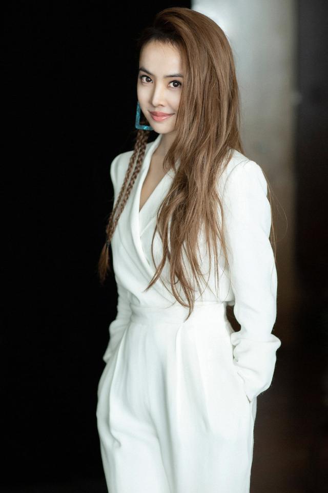 首页 > 蔡依林:白色连衣裤下面是网友作者flydacing为大家整理了一篇