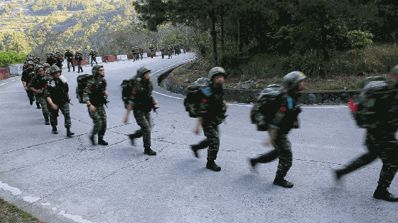 负重奔袭!一组动图带你感受武警