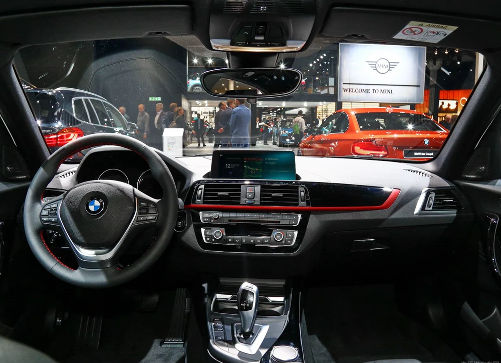 宝马1系116d它的线条感很好