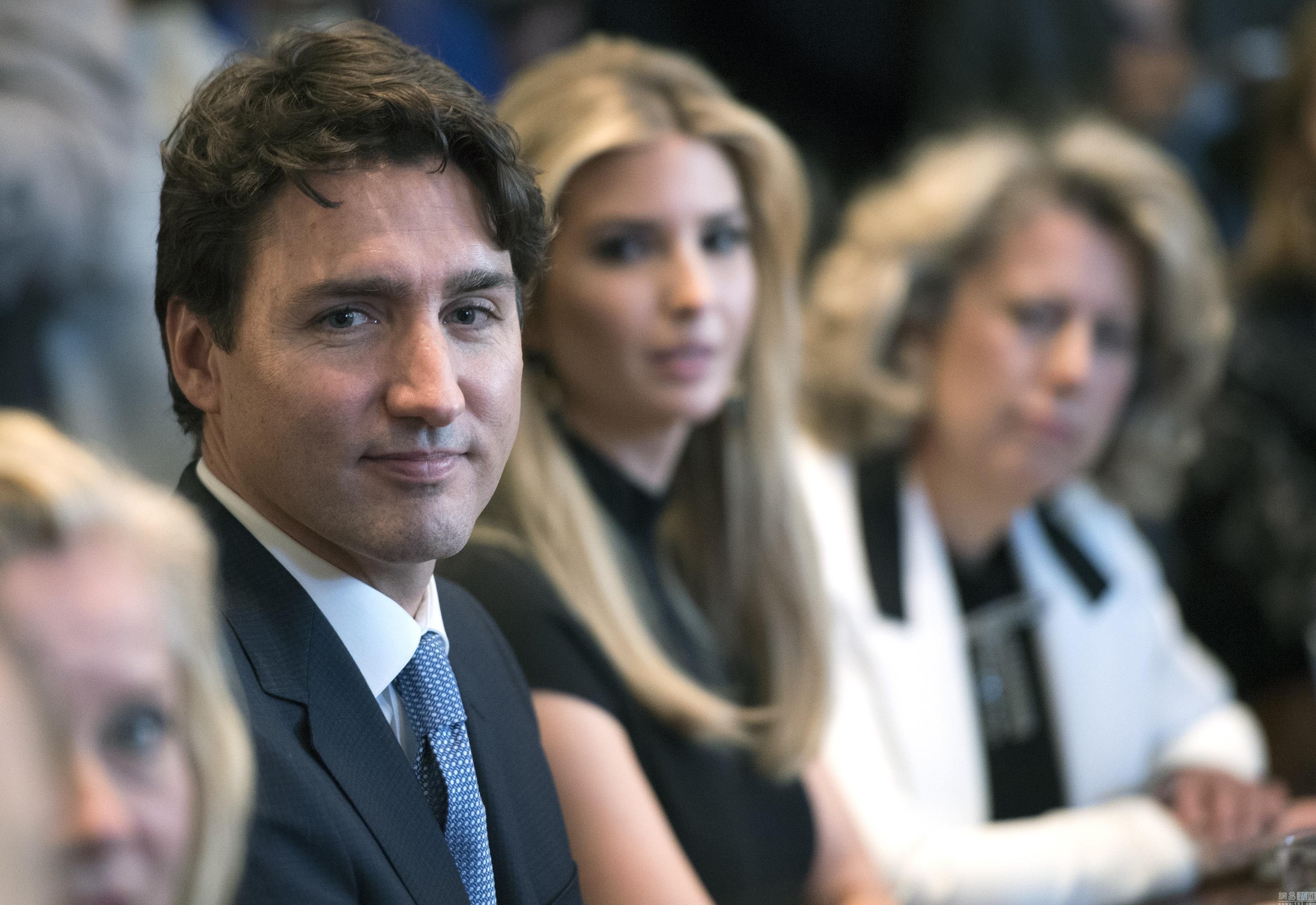 女神伊万卡也犯花痴,见到特鲁多小鹿乱撞,从她眼神里看出小心思