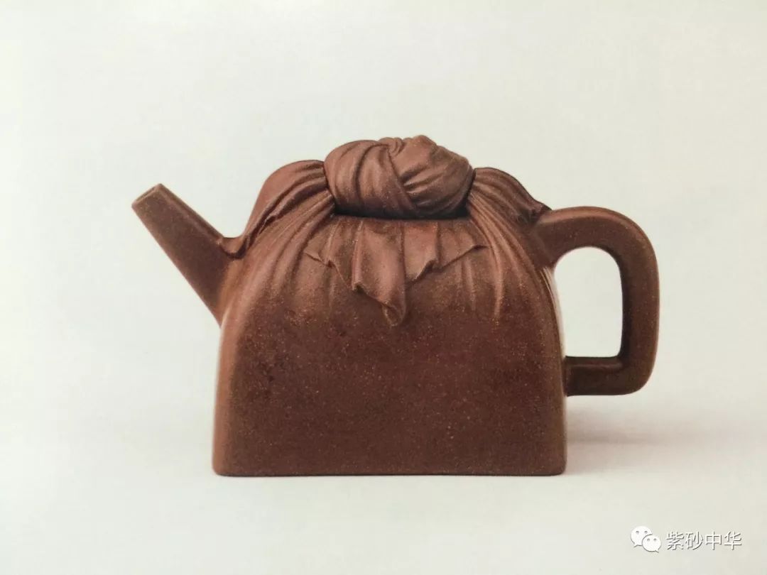 墨林堂 大彬 刻款  印包方壶 十六世纪晚期 高:6.9厘米  阔:7.7厘米