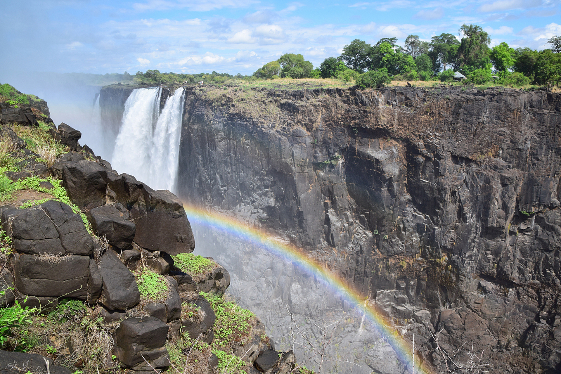 天使瀑布(angel falls),又称安赫尔大瀑布,是位于委内瑞拉南部的一座
