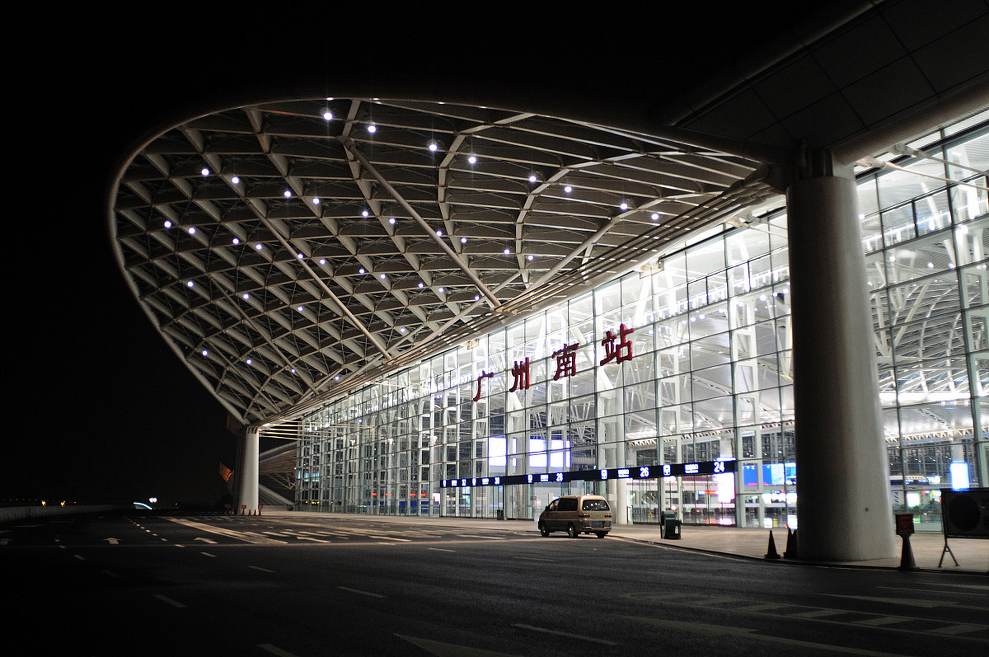 鲲鹏计划# 现阶段的广州南站对于广州市区的乘客来说,肯定是不方钡哪