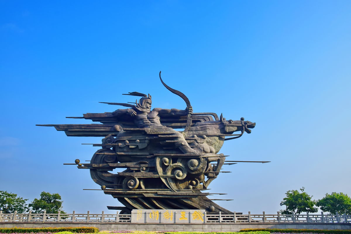 百姓为了纪念钱王,把修筑的江堤称为"钱塘".