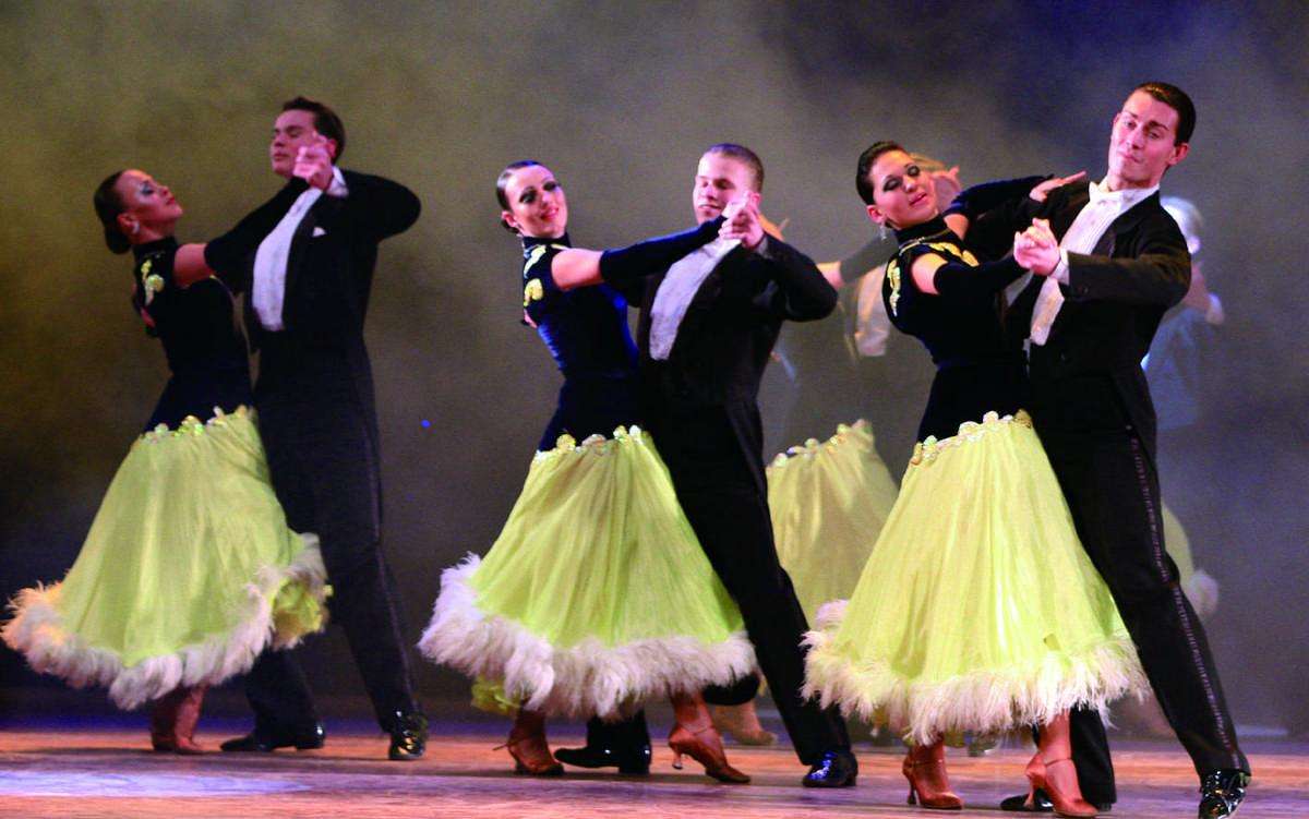 快步舞起源于英国,最早原是黑人的土风舞