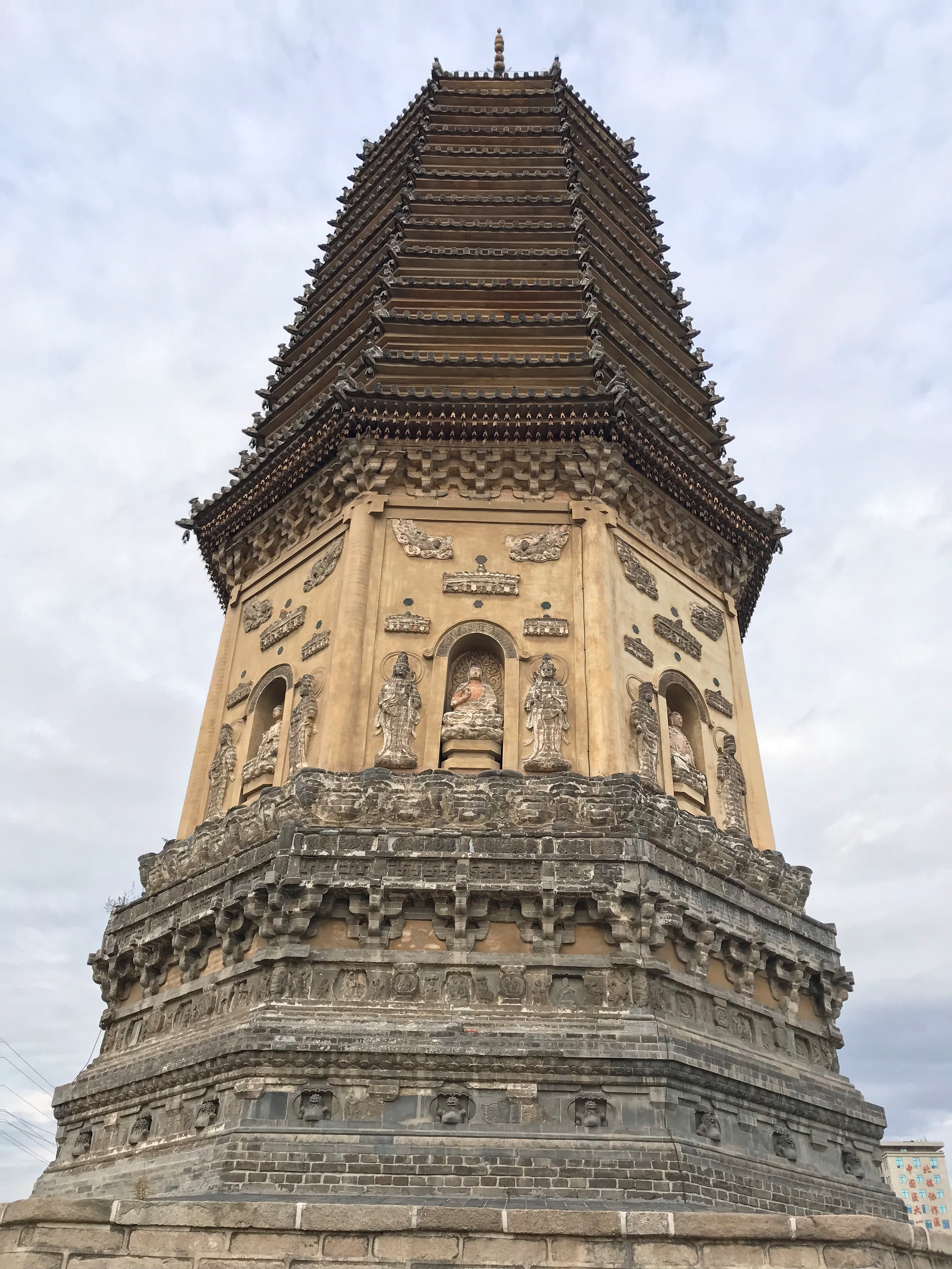 錦州北鎮的崇興寺雙塔,歷經千年風雨仍保持完好,堪稱中華一絕