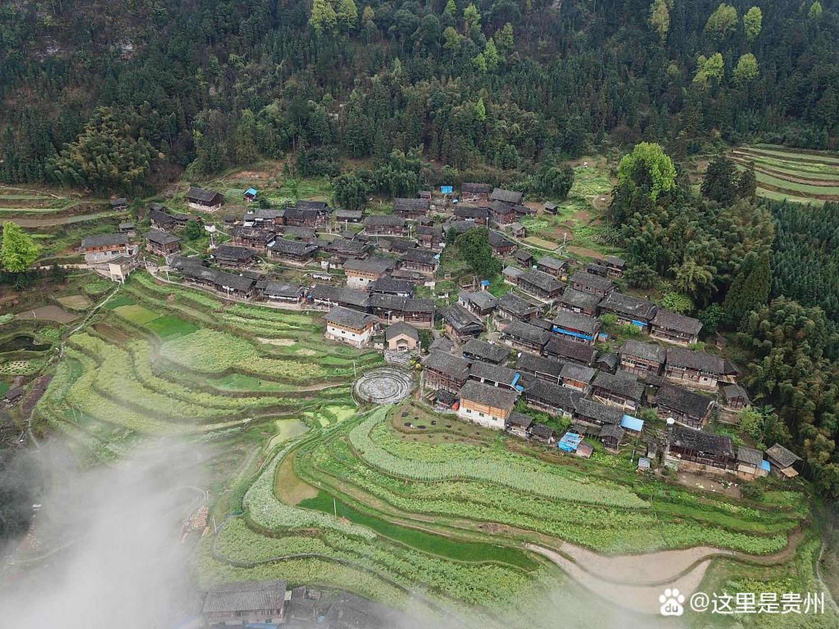 2020年3月12日,航拍贵州三都怎雷村晨雾美景.