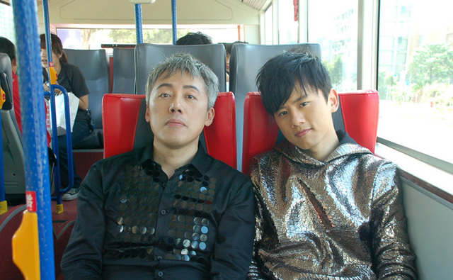 49岁张宇全家近照,邓紫棋叫他儿子老公,儿子成年会送他避孕套