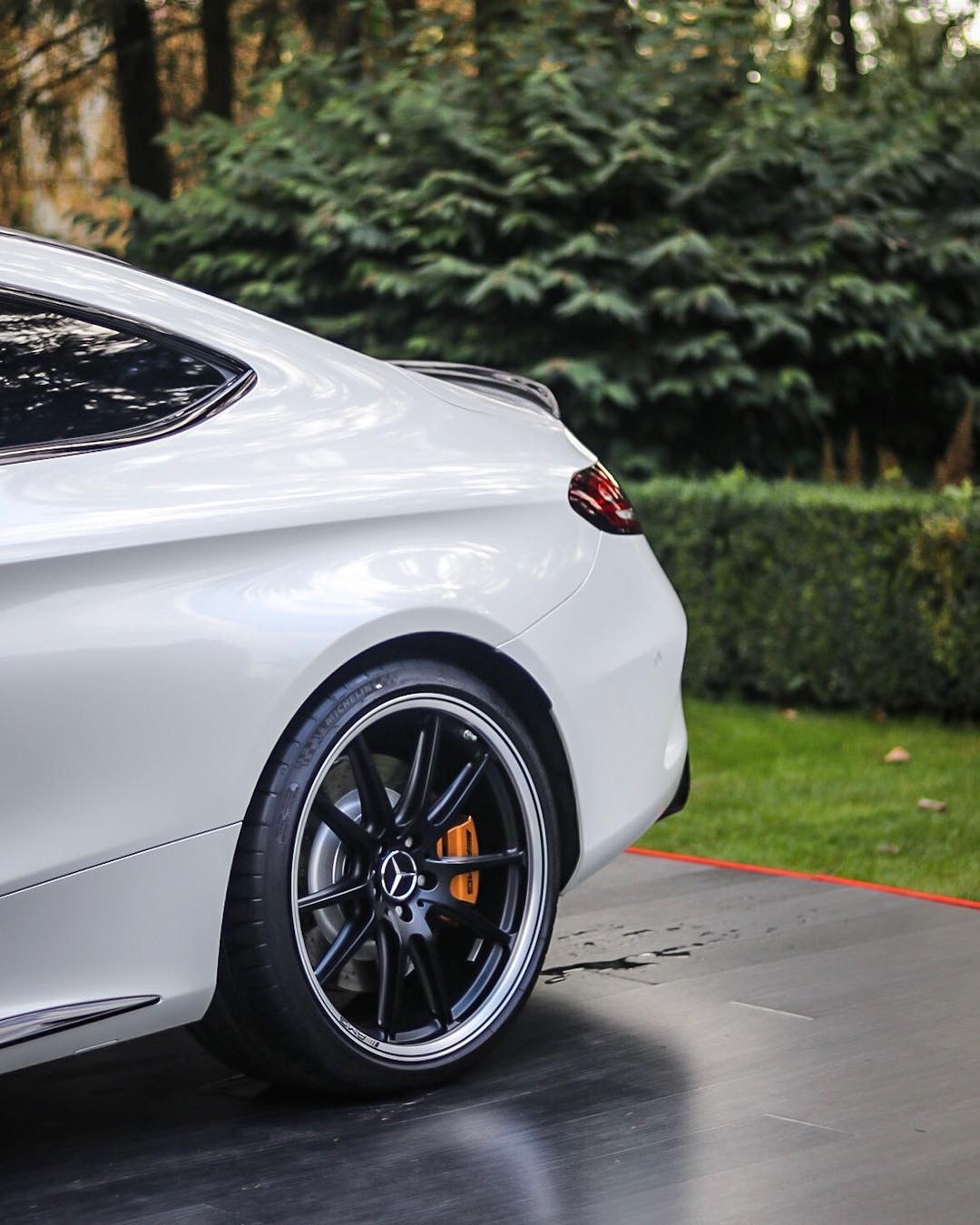 梅赛德斯mercedes amg c63 s coupe,车头看起来很窄