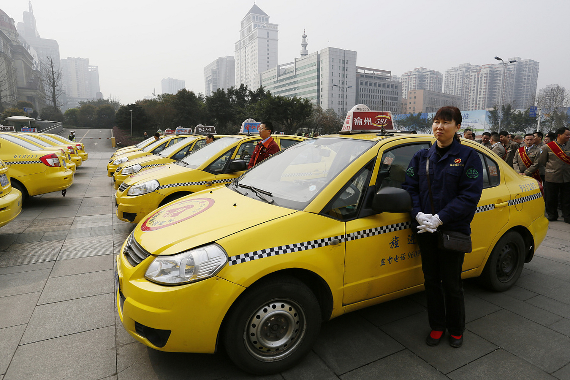 作为城市的一张名片,出租车行业的形象直接关系到城市的形象.