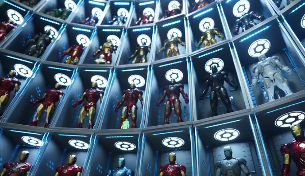 宅男晒手办,土豪展示钢铁侠墙!网友:这是人民币墙吧?