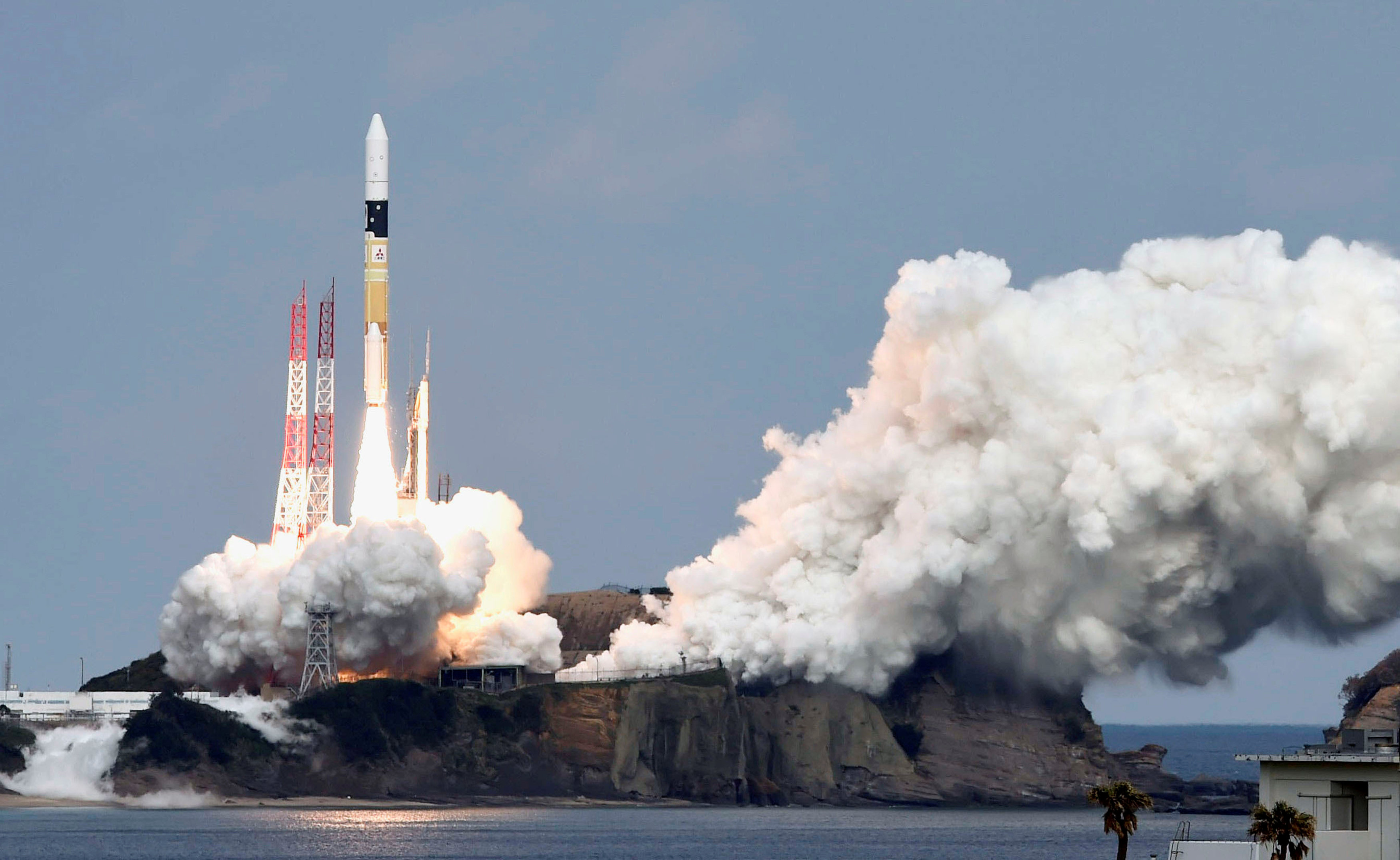 日本航天器隼鸟2号图片