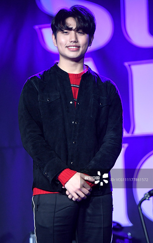 2018年11月22日,韩国首尔,柳熙烈,sam kim出席新专辑发布会.