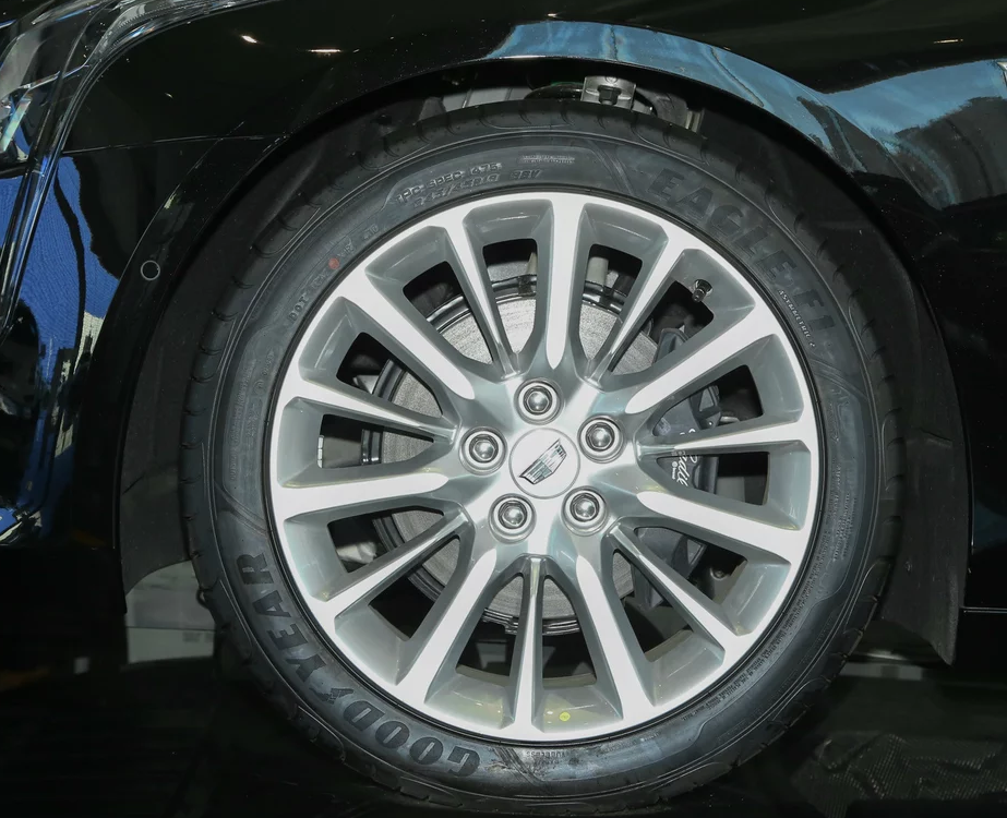 非常靓丽的凯迪拉克ct6 2017款 28t 领先型的简单观赏