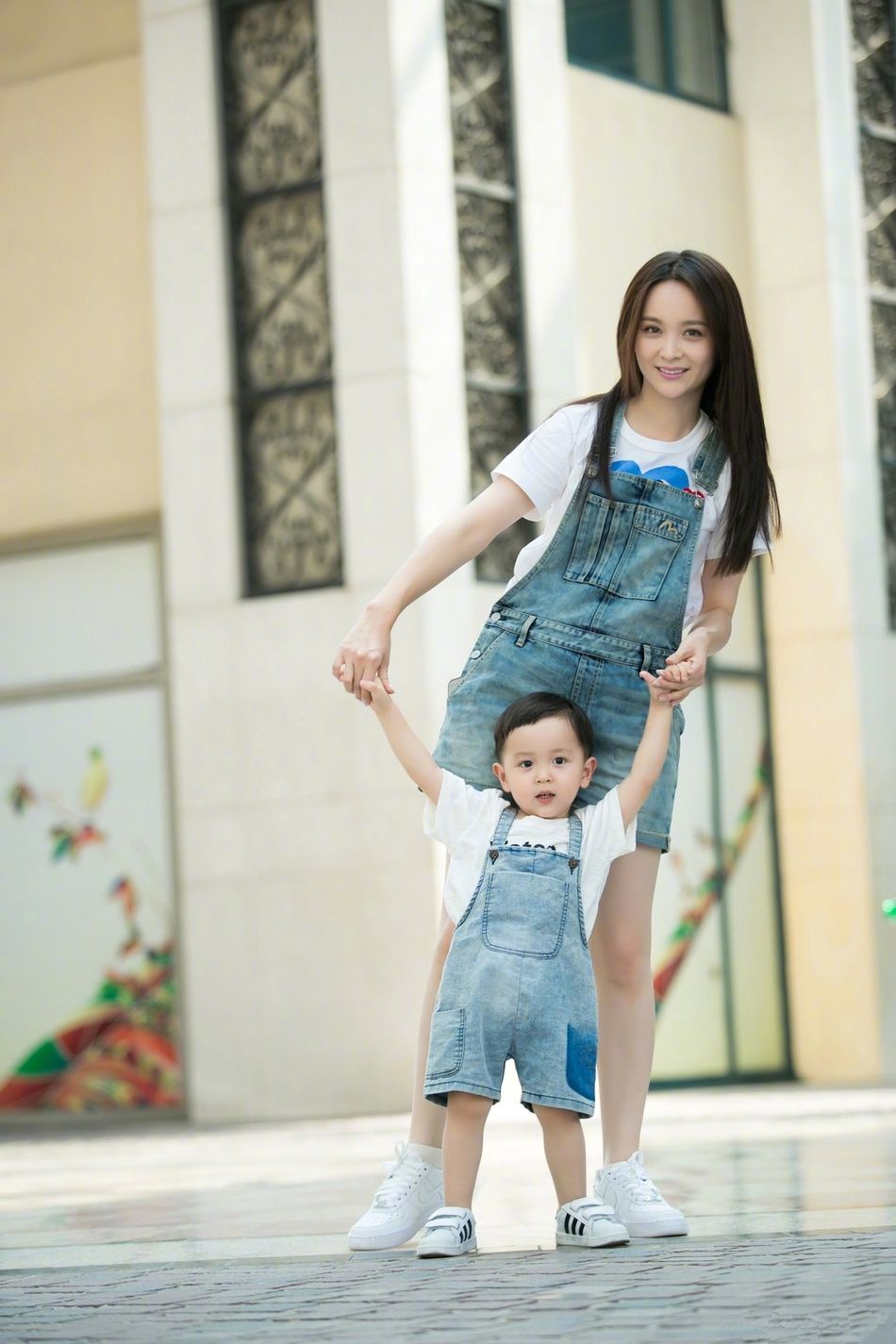 大麟子长大了!陪邓莎走红毯软萌劲儿藏不住,邓莎只想他别忘这个