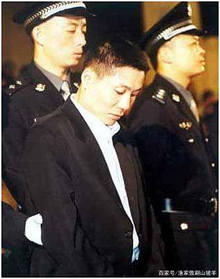 19年前,他被判死邢。老梁称他为中国第一悍匪,《天不藏奸》原型 19年前,他被判死邢。老梁称他为中国第一悍匪,《天不藏奸》原型
