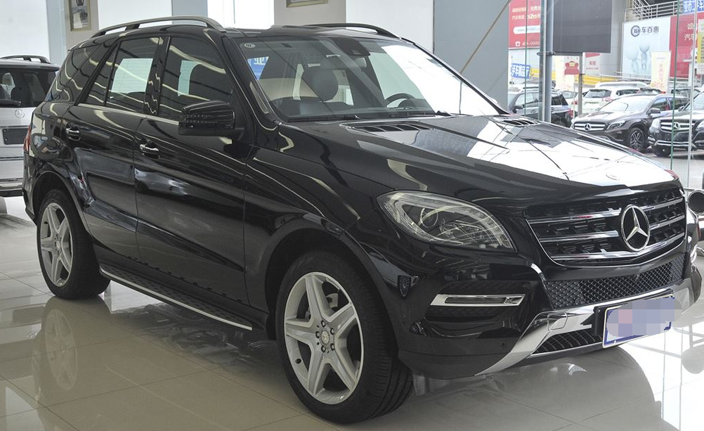 奔驰m级 ml400 4matic 豪华型 设计风格炫酷,从内到外都很受欢迎