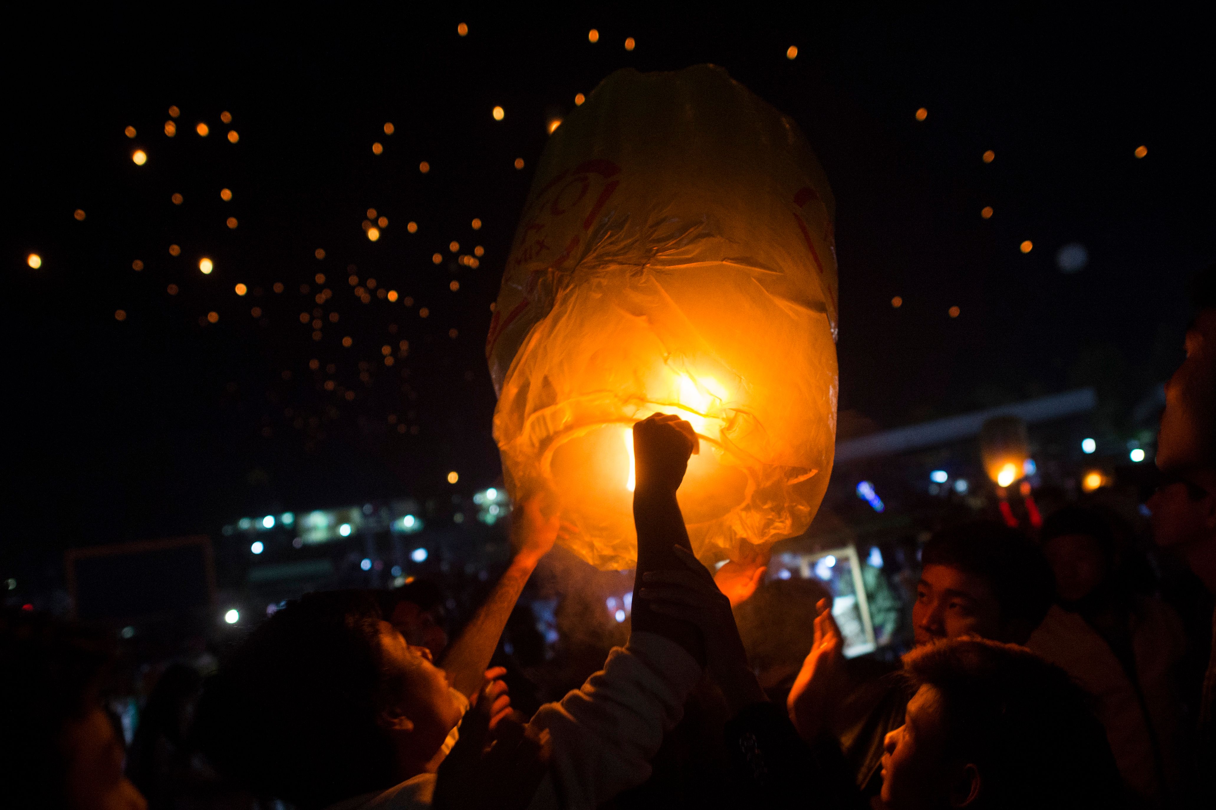 缅甸:缤纷夺目点灯节