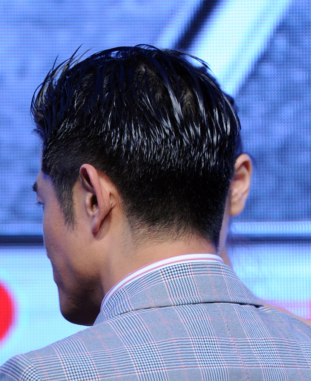 "前刺发型男"是一种将前额头发修剪成短而立体,有时尖锐的造型.