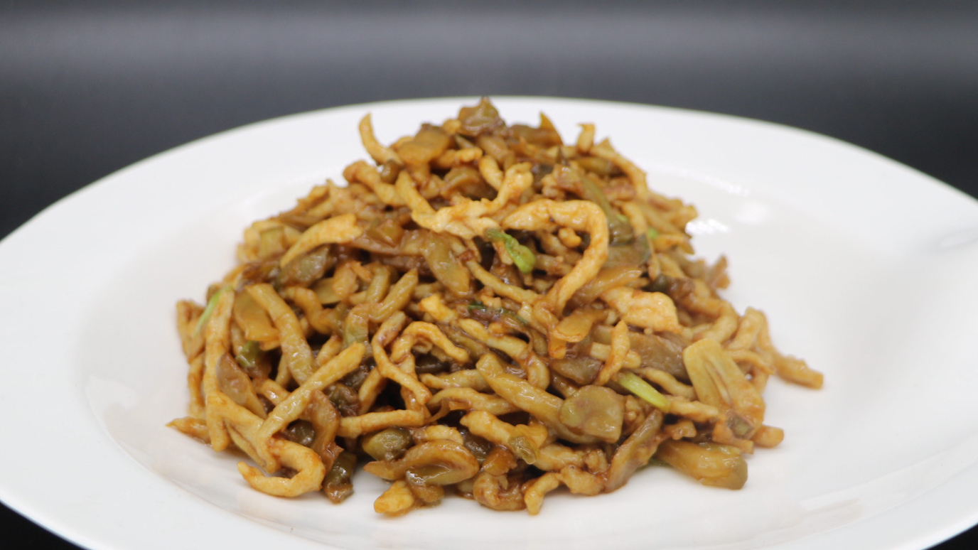 厨师长教你:榨菜的新吃法“榨菜炒肉丝”好吃下饭,多吃两馒头