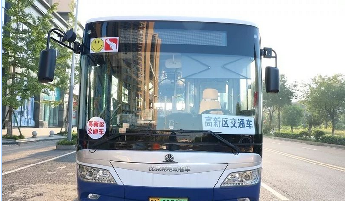 免费的"乐山造"纯电动交通车正式运行啦!