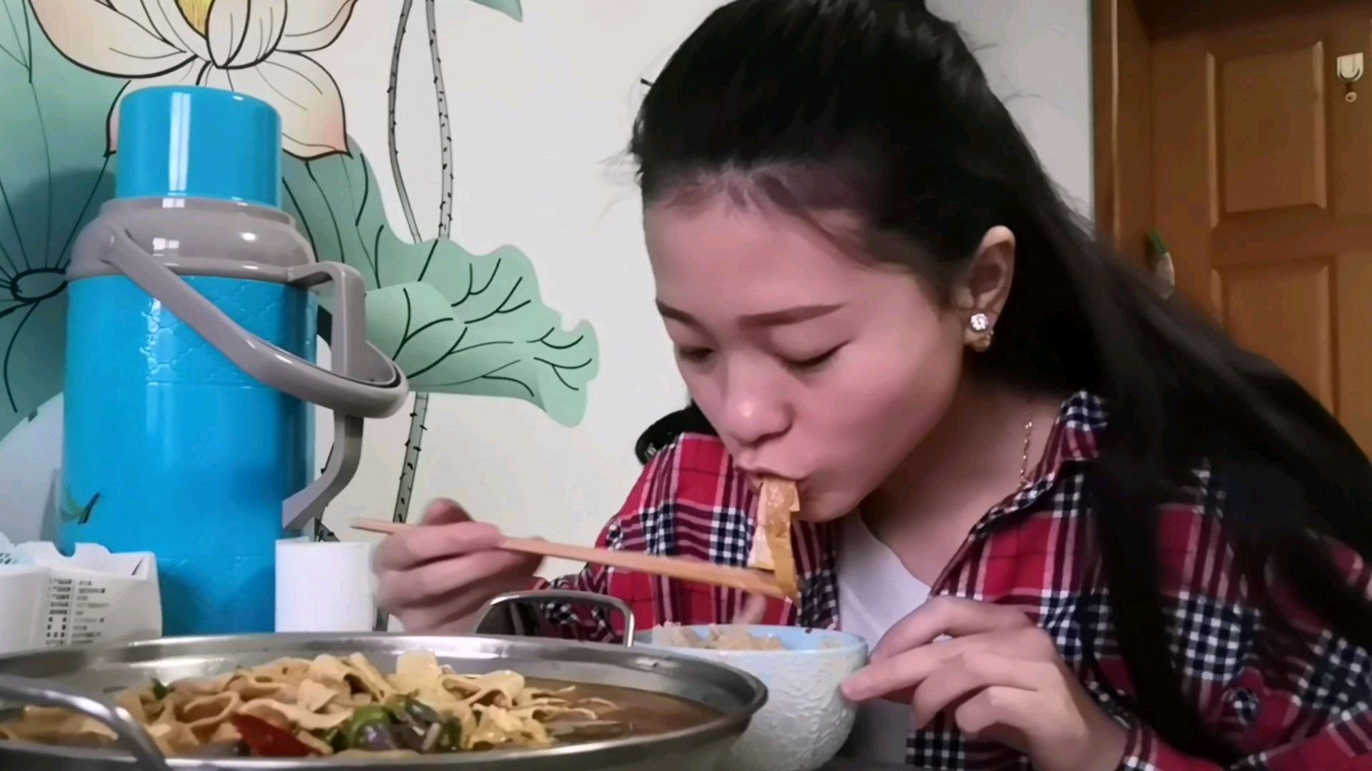 一锅大杂烩,鸭血 鸭肠 竹笋 腐竹……好吃到爆