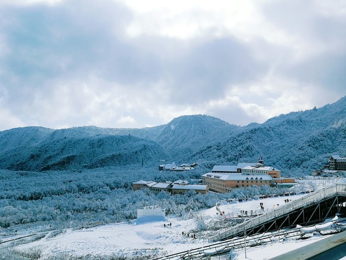 總的來說,西嶺雪山絕對是四川冬季玩雪自駕遊的好去處,週末兩天的時間