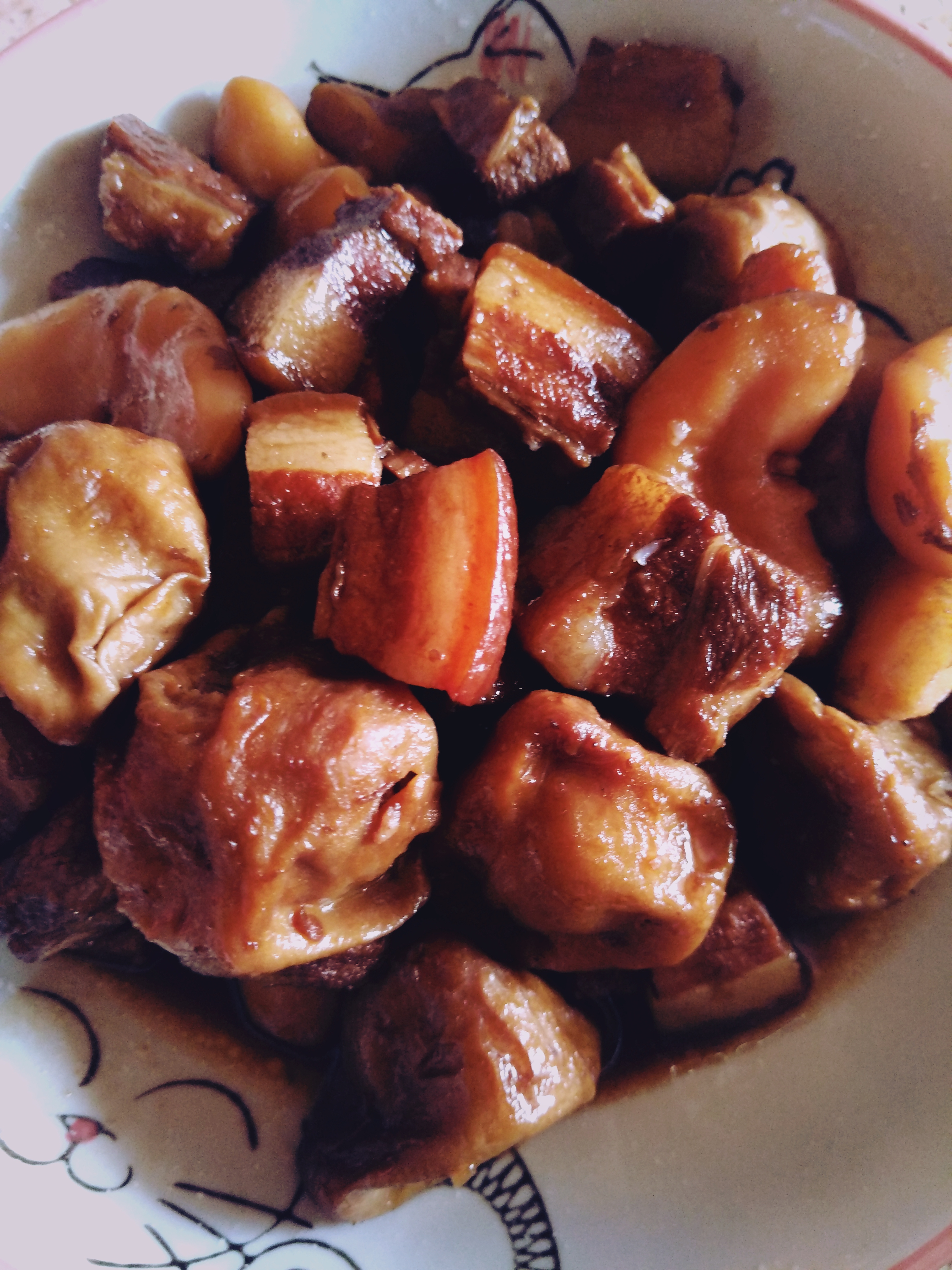 红烧肉炖面筋和菱角米