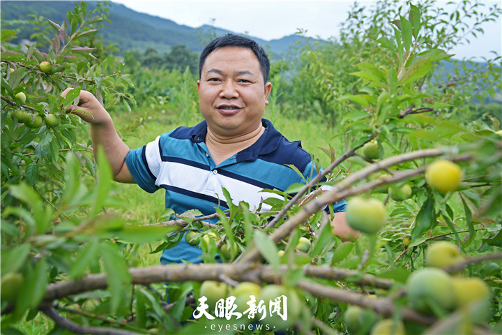 龙王山村第一书记刘登银:让龙的精神在极贫龙王山村重新抬头