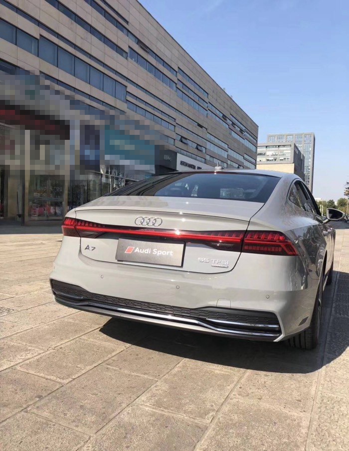 全国首辆2019款奥迪a7实车到店,颜值再创新高,宝马6系压力大了