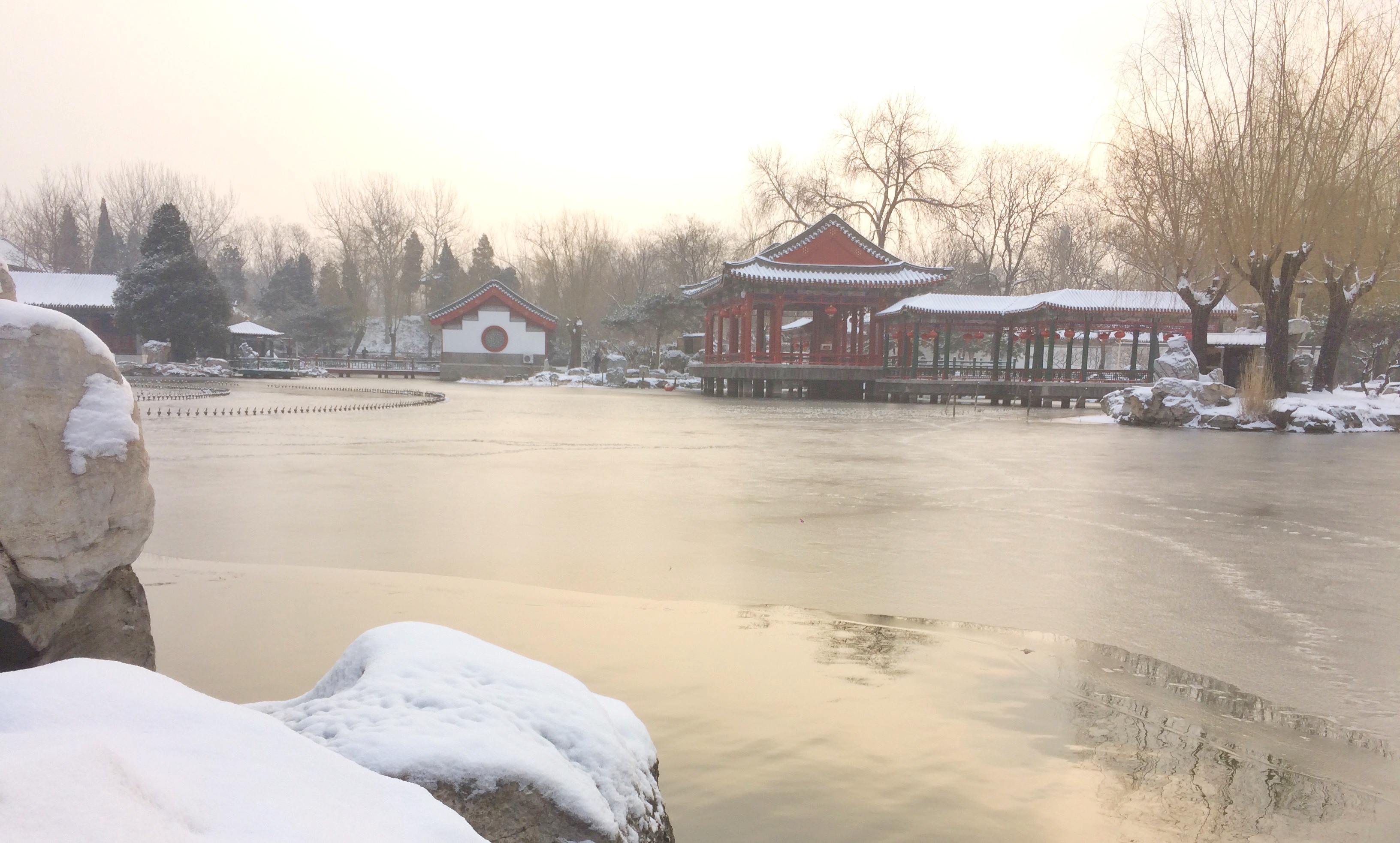 丽正门雪景图片