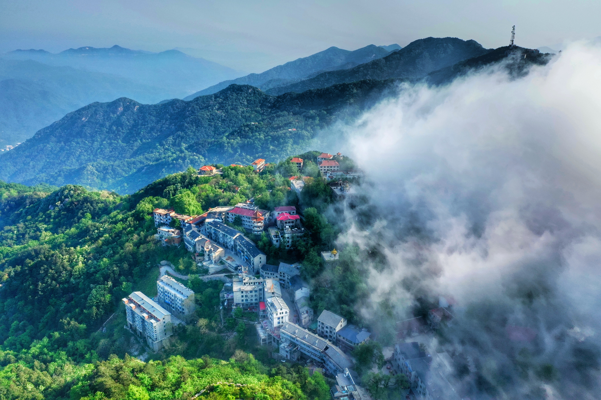 五一期间,不负"云中公园"美誉的鸡公山宛若仙境!