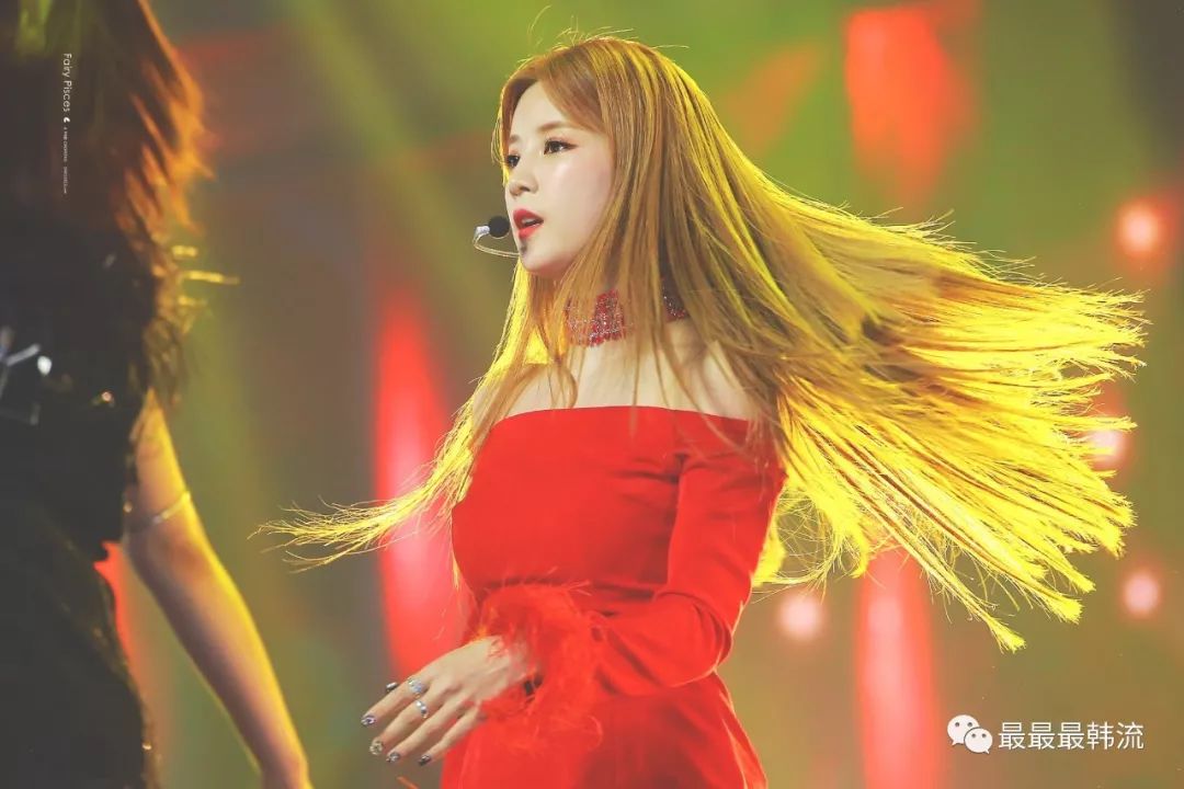 她的魅力终于被大众发现了…网友:喜欢朴初珑,喜欢apink!