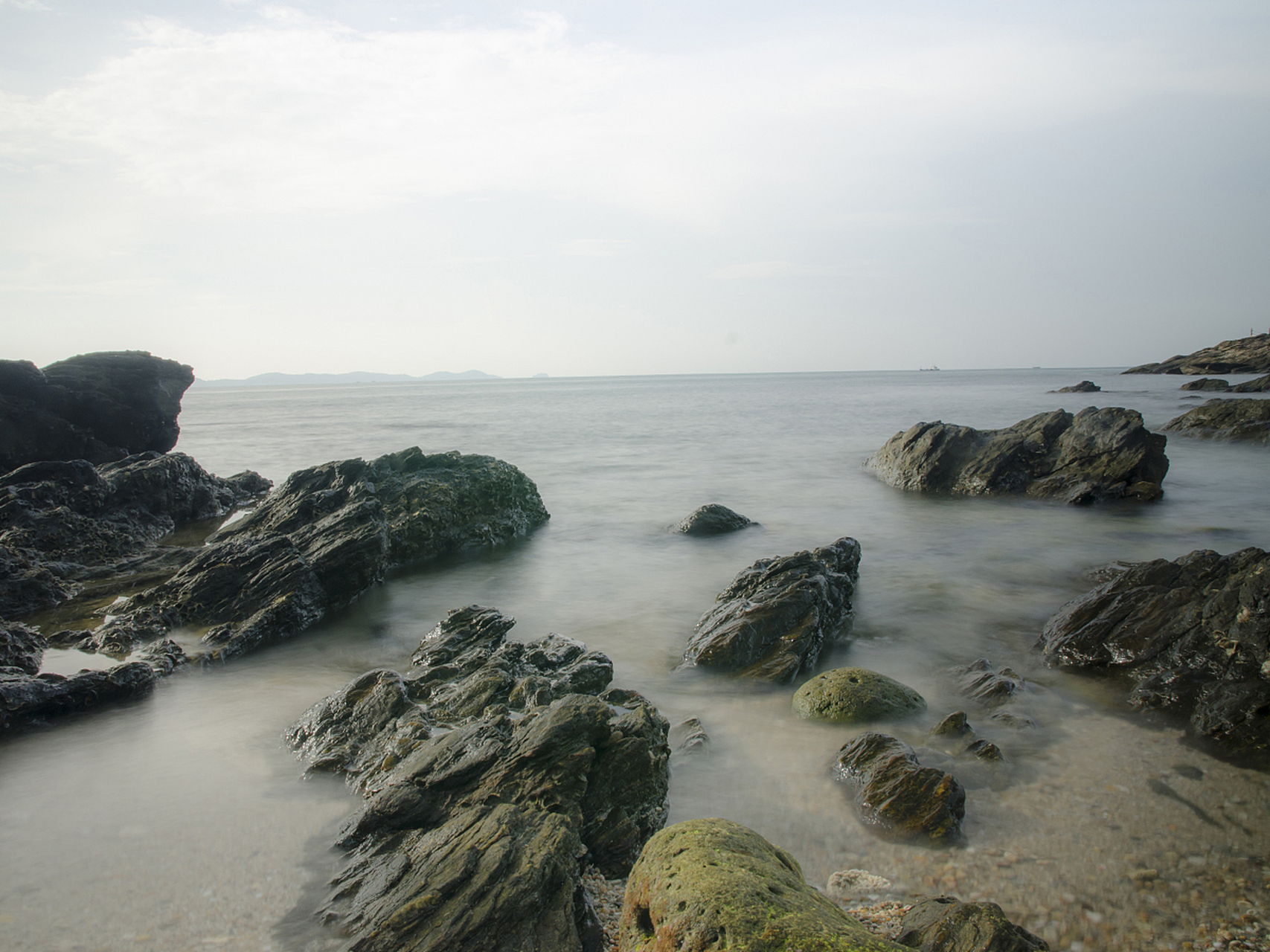 温州洞头海岛,碧波万顷任翱翔  海风轻拂,碧波荡漾,温州洞头海岛如同