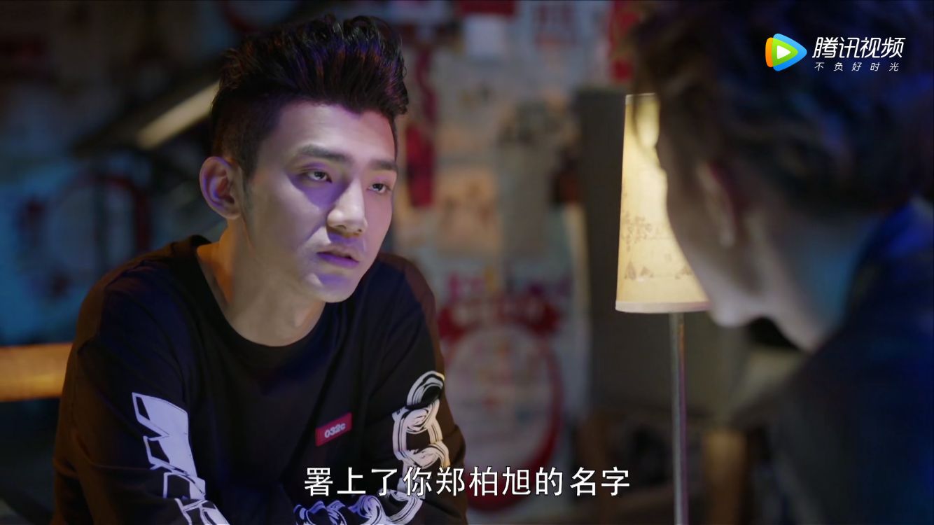 "小七"摇身一变成了"酒吧小王子",挑衅打架摔酒瓶也难免出戏