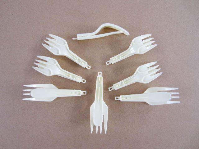 泡面吃完叉子留着,还有几个妙用要知道,一年能省不少钱