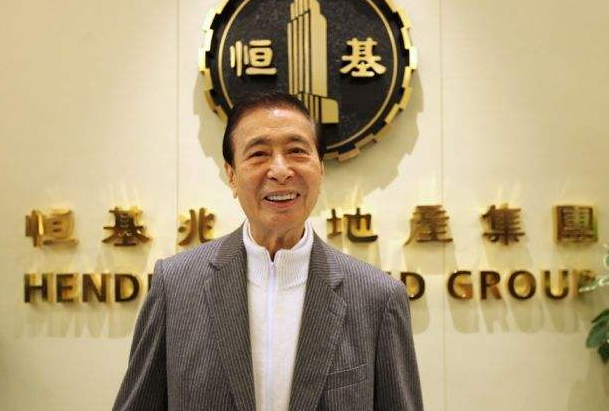 李兆基香港首富,两儿子开展争产大战,妻子生孩子才是最大关键